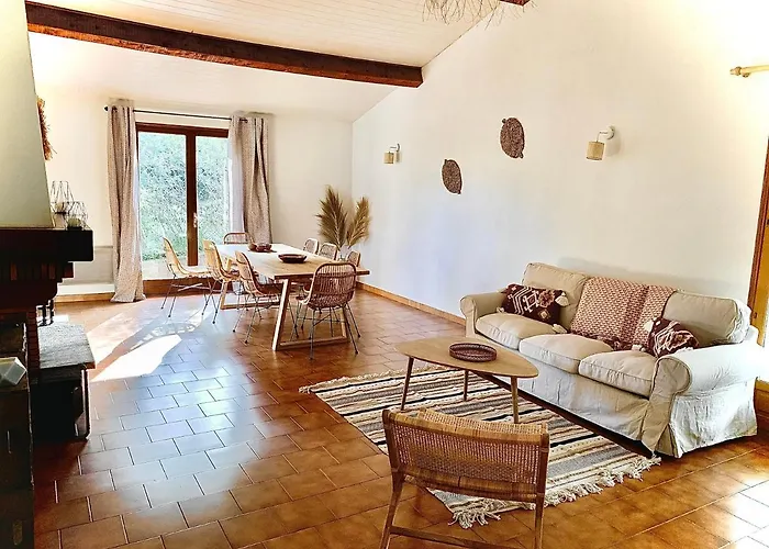 Privee Dans Un Cadre Verdoyant , Piscine Et Grand Jardin Villa